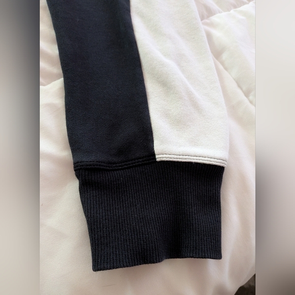 Under Armour 2XL Black and White Hoodie EUC - Picture 5 of 5